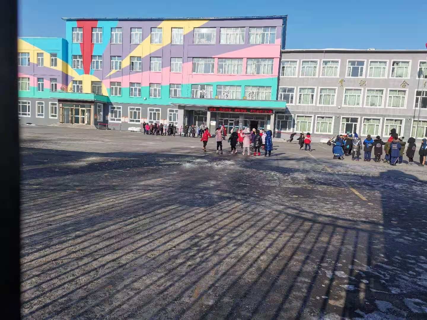 哈尔滨市中小学全面恢复线下教学